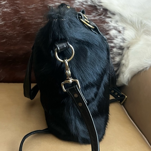 Sophisticated Black Cow Hide Shoulder Bag with Leather crossbody strap - Picture 2 of 4